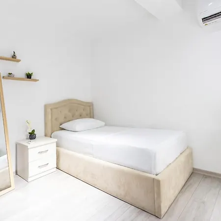 We Blloku Appartement Tirana